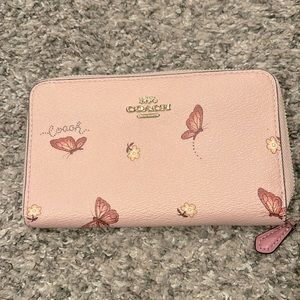 Coach, medium size wallet
